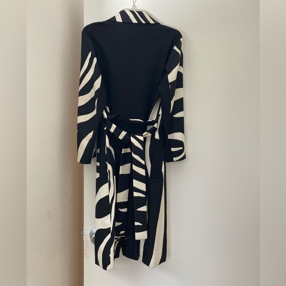 Diane Von Furstenberg Trench Coat - Picture 12 of 15